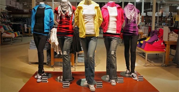 潮流服饰推动全球服装市场“大跃进”，多年面临“假货”危机