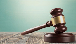 苹果运动鞋在eBay开卖，起拍价够买一辆车