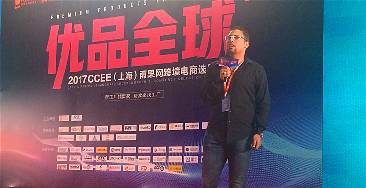 ​他不仅说着一口流利的中文，还深谙中东市场什么值得卖