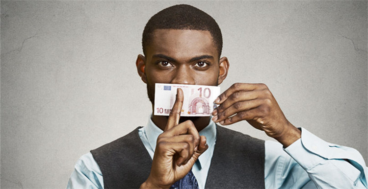 外媒：中国指尖陀螺工厂“敲诈”美国电商卖家，要交货必须用“成袋现金”！