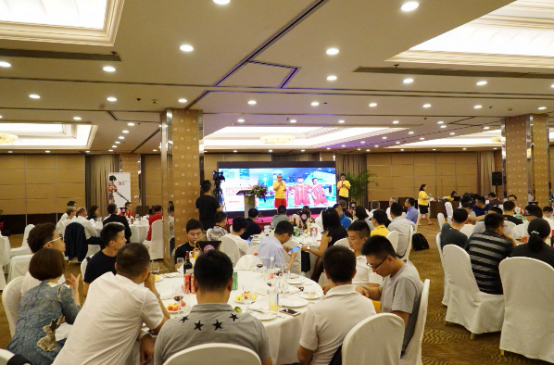 DHL电子商务携手拜仁慕尼黑引爆夏日足球狂欢，幸运客户获球星签名球衣