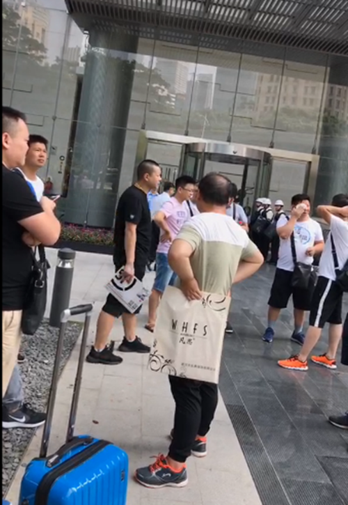 “垂直采”昨爆发最大规模讨债,亿元货款能否“破壁”?