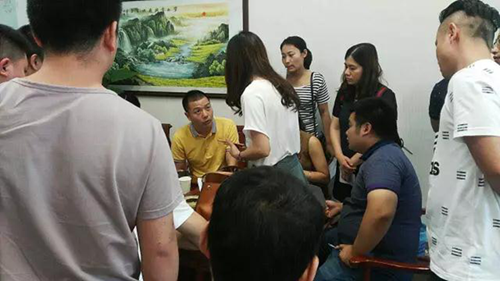 “垂直采”昨爆发最大规模讨债,亿元货款能否“破壁”?
