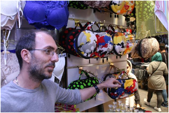 这种长得像“女性胸部”的箱包在伊朗火了！