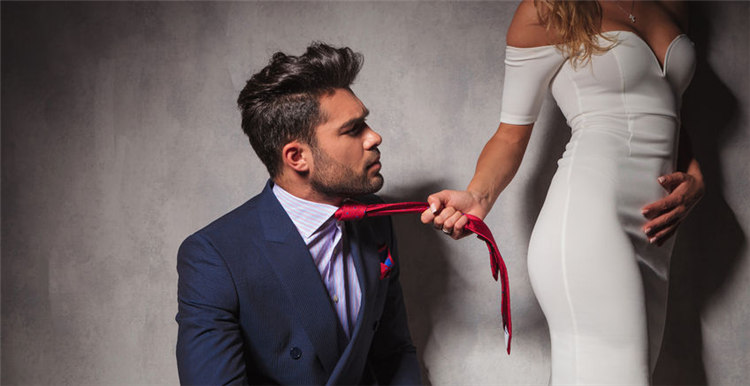 恋物癖市场：英国一女子靠在网上卖用过的内裤、姨妈巾就挣了5万英镑