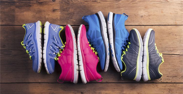 外媒：Yeezy运动鞋“火到买不起”，催生仿品市场