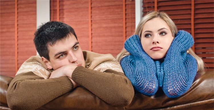 Calvin Klein推出透明款针织衫，售价2000美元被抢购一空