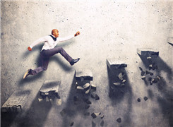 华人国外抢购奶粉被当“怪物”，都是价高惹得祸？