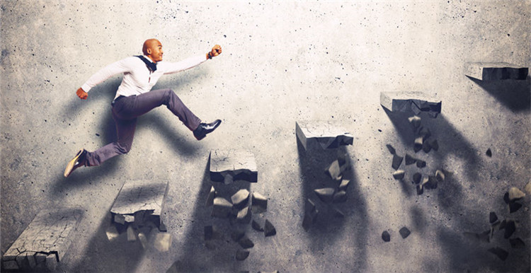 华人国外抢购奶粉被当“怪物”，都是价高惹得祸？