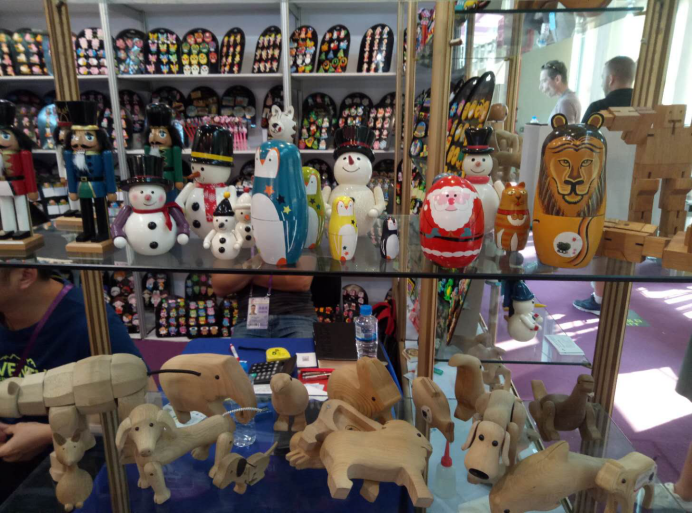 直击122届广交会⑭：“送礼”成风的欧美消费者，选择礼品也“差钱”！