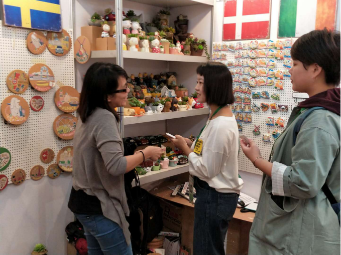 ​直击122届广交会⑯：国内电商高仿多，工艺品市场需依靠跨境电商提高增量？