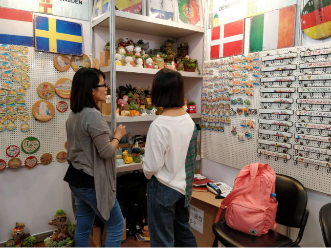 ​直击122届广交会⑯：国内电商高仿多，工艺品市场需依靠跨境电商提高增量？