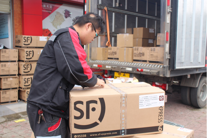 坡岛吃友们有福了！顺丰国际实现大闸蟹“跨国界运输”