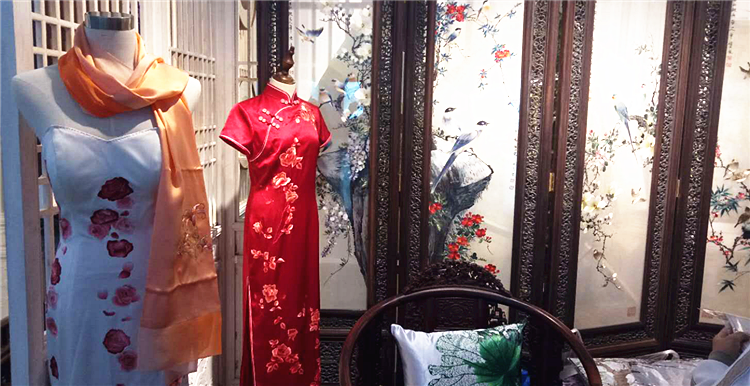 直击122届广交会⑲：六万块一件的刺绣旗袍，跨境电商卖家你敢卖么？