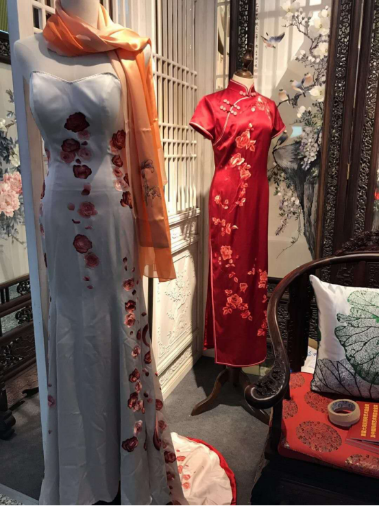 直击122届广交会⑲：六万块一件的刺绣旗袍，跨境电商卖家你敢卖么？