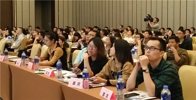 ​多平台战略撬动25万亿美金的市场，移动端成就旺季大卖