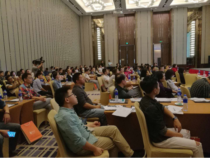 ​多平台战略撬动25万亿美金的市场，移动端成就旺季大卖