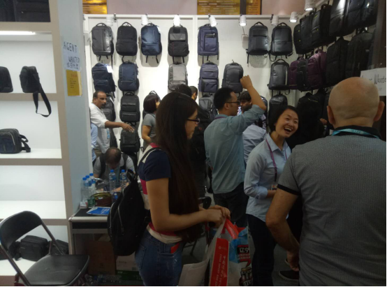 年入7000万CEO却热衷于背包设计，一年100多项专利产品深得老外的心