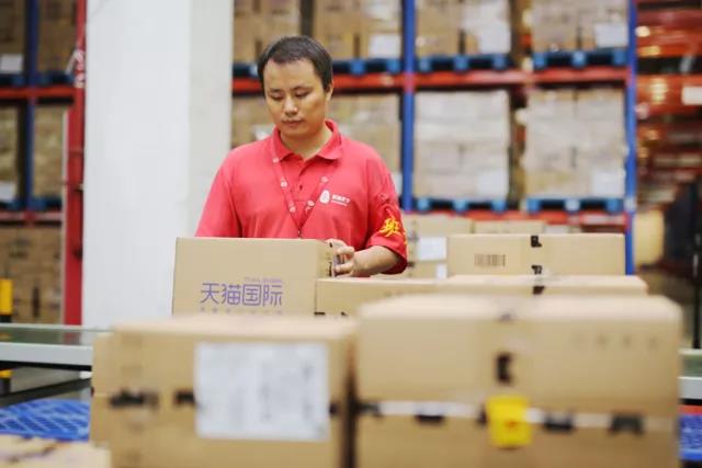 卓志保税仓接到双十一首个跨境电商订单，25分钟送达
