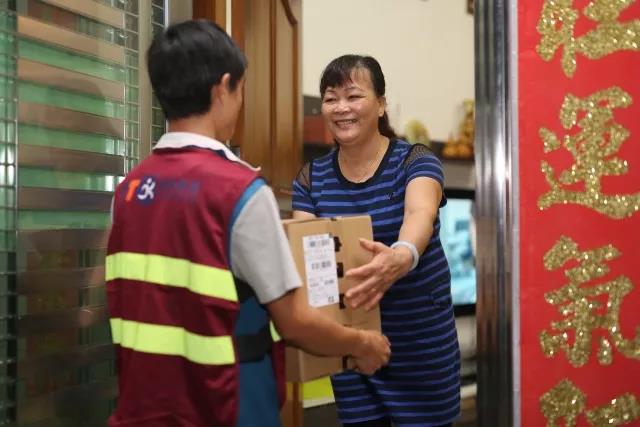 卓志保税仓接到双十一首个跨境电商订单，25分钟送达