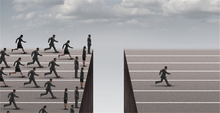 要与亚马逊、eBay争高低，初创电商企业的策略是什么？