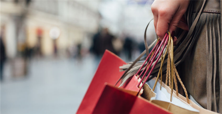 美国零售业迎来好消息，年终购物季消费者狂剁手