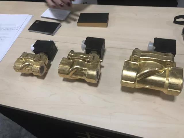 一个跨境电商在CES的5“看”任务，市场环境确定最终产品