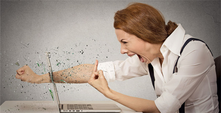 H&M的一款绿色卫衣，为何接连遭社交媒体和eBay官方“封杀”