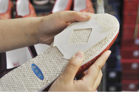 始于咸丰三年，内联升如何“减龄”出海，焕发新生？