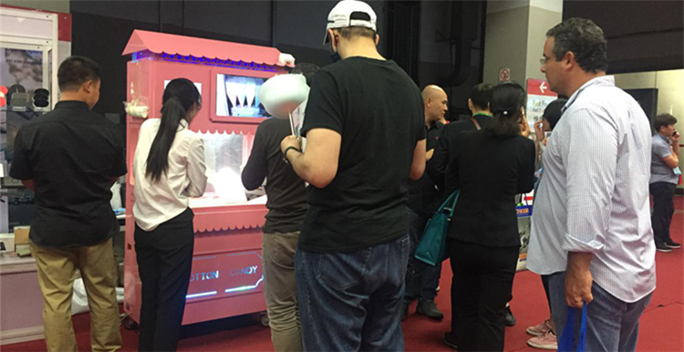 直击123届广交会②:全自动棉花糖机器人惊艳全场,要尝甜头还得拓宽海外市场 直击123届广交会②:全自动棉花糖机器人惊艳全场,要尝甜头还得拓宽海外市场