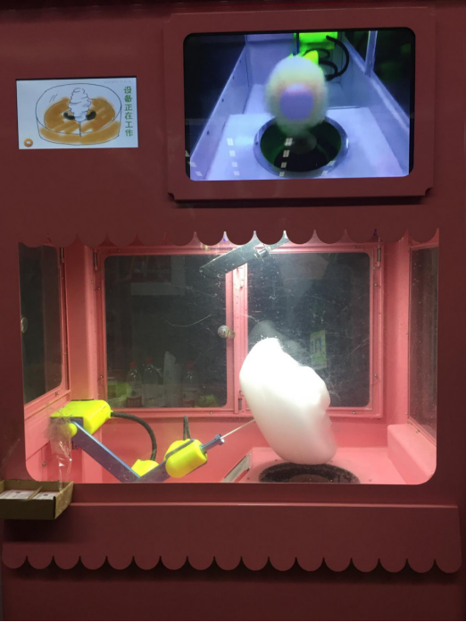 旗下的自动棉花糖机器人是一台拥有全新自动化棉花糖制作系统的机器