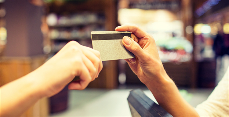 一個(gè)冰冷的數(shù)字，又一場(chǎng)輪回：華強(qiáng)北手機(jī)店少了，水果小吃店卻多了