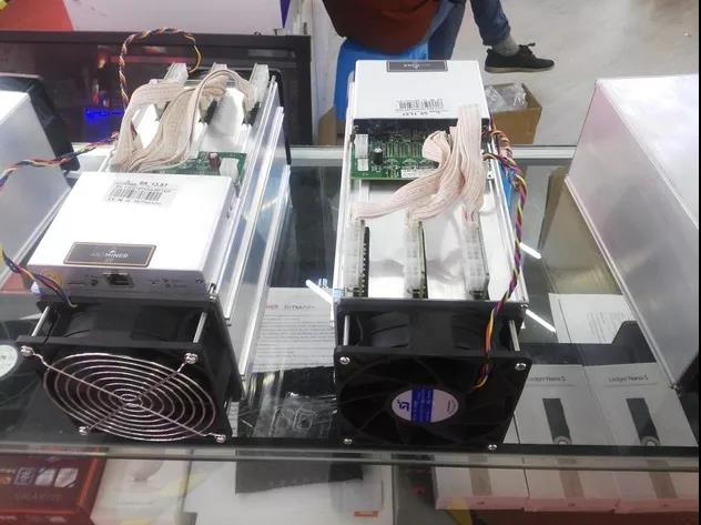 一個(gè)冰冷的數(shù)字，又一場(chǎng)輪回：華強(qiáng)北手機(jī)店少了，水果小吃店卻多了