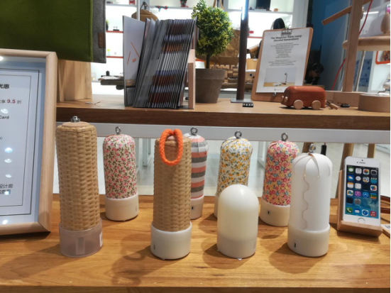 第123届广交会图文报道：继老干妈之后有又一波酱料销往海外，“兰博基尼”箱包爆红