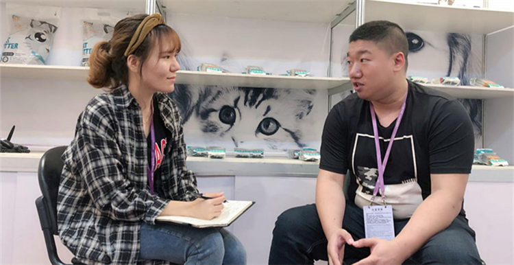 养猫背后的5810万，有厂标没国标的猫砂市场庞大而凶险