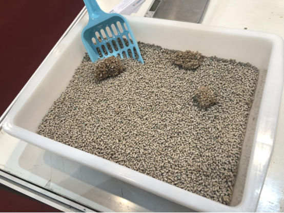 养猫背后的5810万，有厂标没国标的猫砂市场庞大而凶险