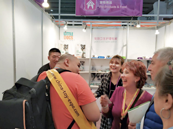 养猫背后的5810万，有厂标没国标的猫砂市场庞大而凶险