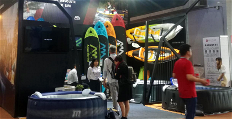 123届广交会图文报道：酷炫漂移车上演激情与速度，孤独患者的“乒乓球桌”