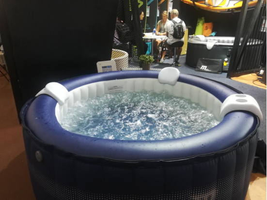 123届广交会图文报道：酷炫漂移车上演激情与速度，孤独患者的“乒乓球桌”