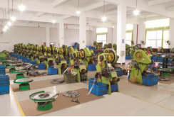 工厂揭秘丨天虹文具：上过央视的制造商，各种荣誉贴满墙