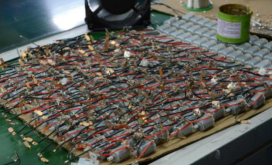 工厂揭秘丨天虹文具：上过央视的制造商，各种荣誉贴满墙