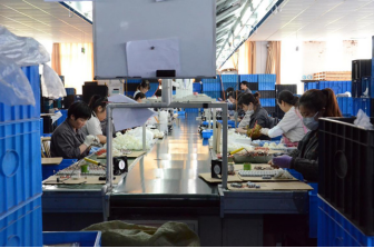 工厂揭秘丨天虹文具：上过央视的制造商，各种荣誉贴满墙