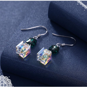 可定制的施华洛水晶系列，亚马逊的蓝海市场