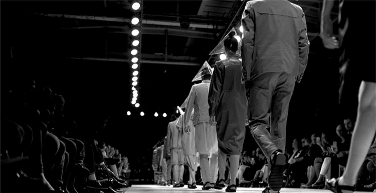 美国消费者购物意向调查：亚马逊服装“不够时尚”不愿买