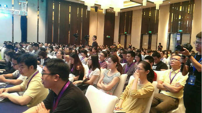 iPayLinks“三位一体”产品正式发布，与稠州银行、纵腾网络达成战略合作