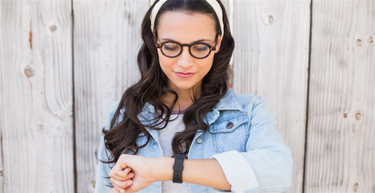 “环保时尚”的竹木手表，可为客户提供一对一定制服务