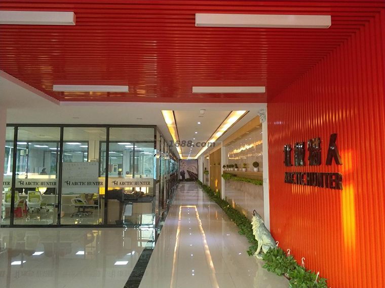 工厂揭秘丨头狼皮具：年产近200万个包，产品卖到30多个国家