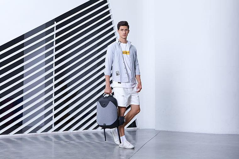 工厂揭秘丨头狼皮具:年产近200万个包,产品卖到30多个国家