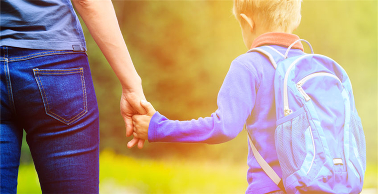 亚马逊服饰品类爆款分析丨JanSport背包再度来袭，返校季商机苗头显现