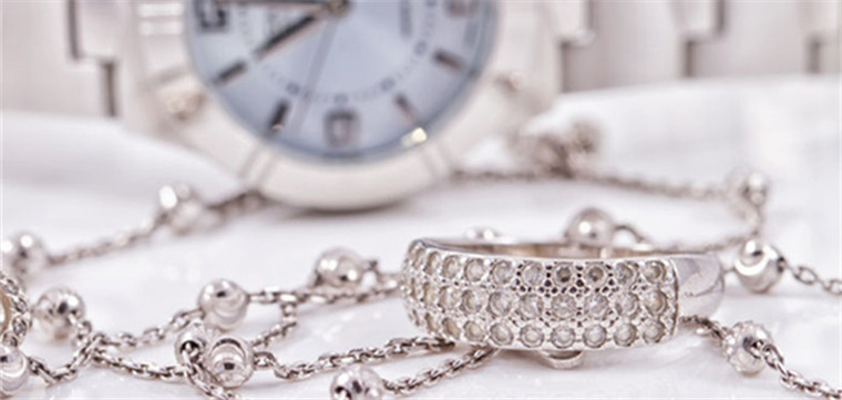 欧美风穿搭必选配饰，遍布海外市场